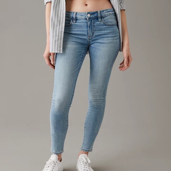 NWT American Eagle Next Level Low-Rise Jegging Skylight Light Wash Skinny jean - Picture 1 of 7